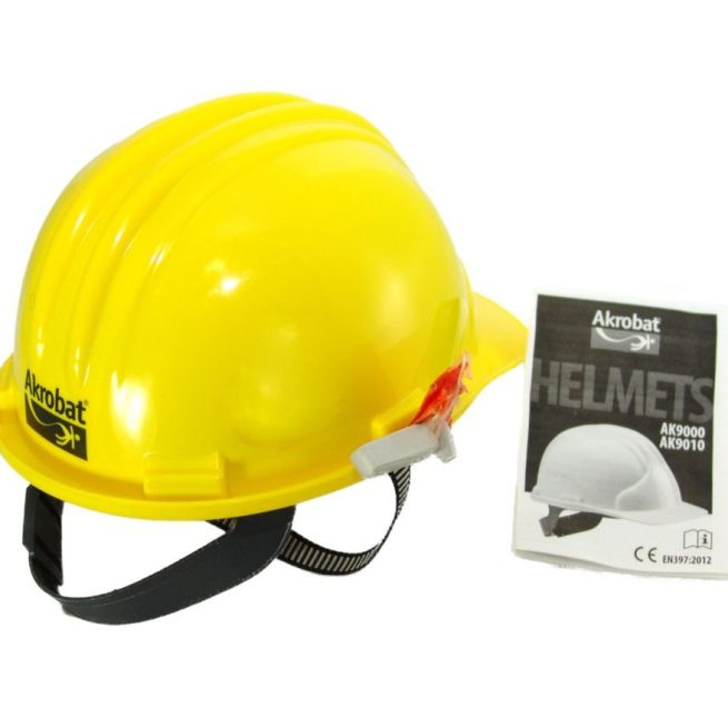 Casco de protección con barboquejo